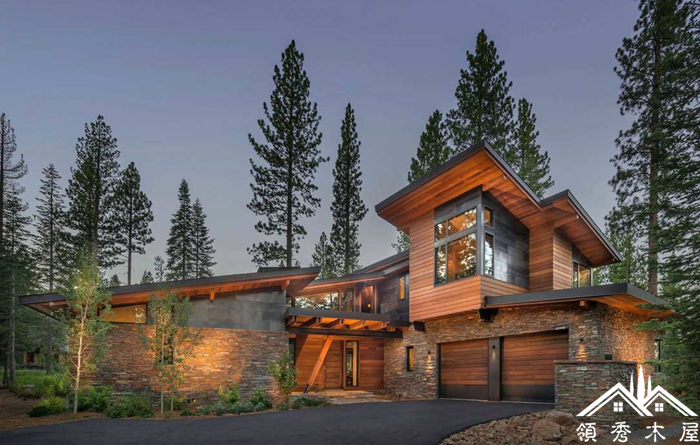 碳化木材搭建的木别墅