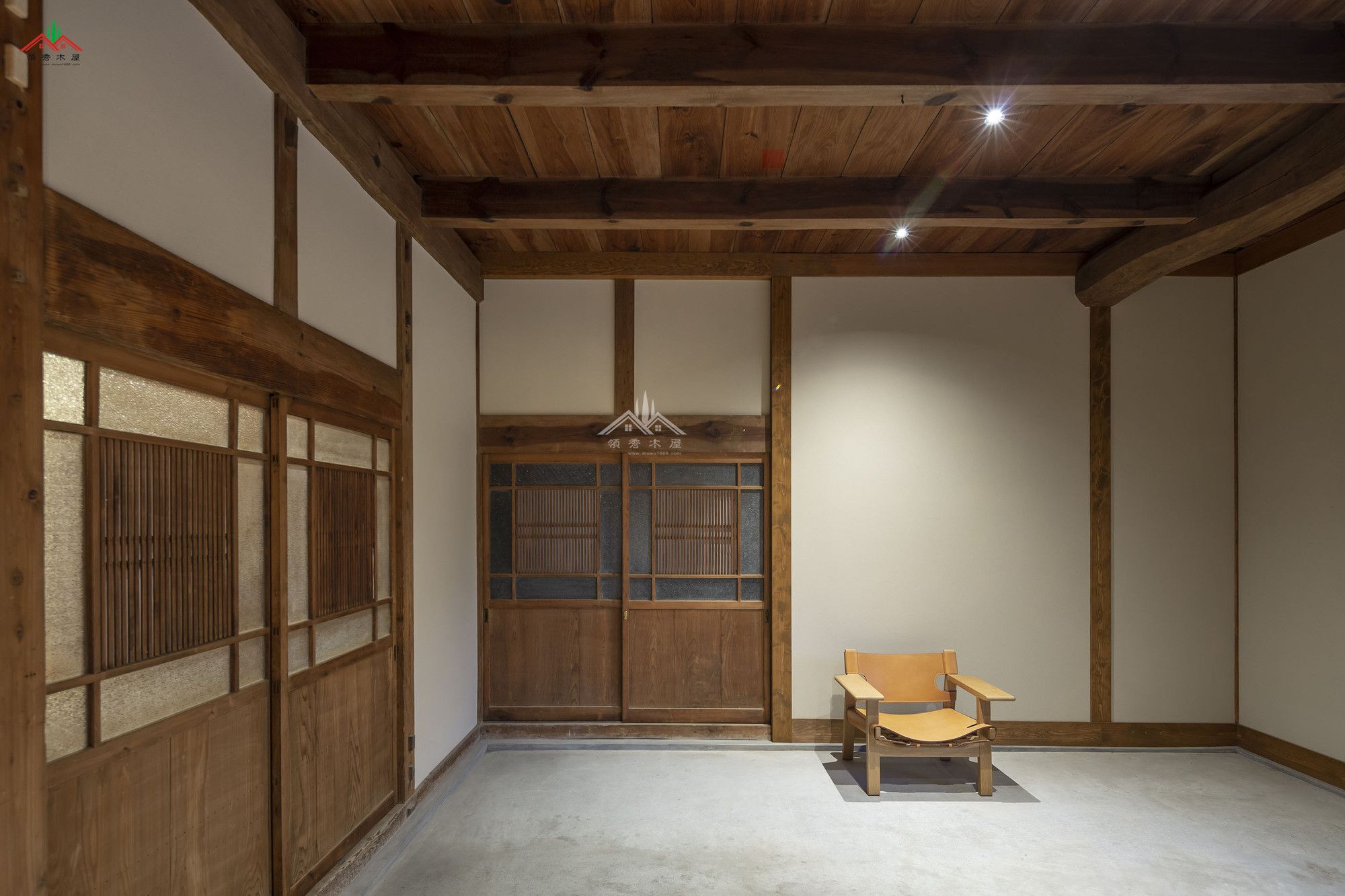 192个平方的旧房子改造为日式风格的琉璃瓦屋顶木结构民宿